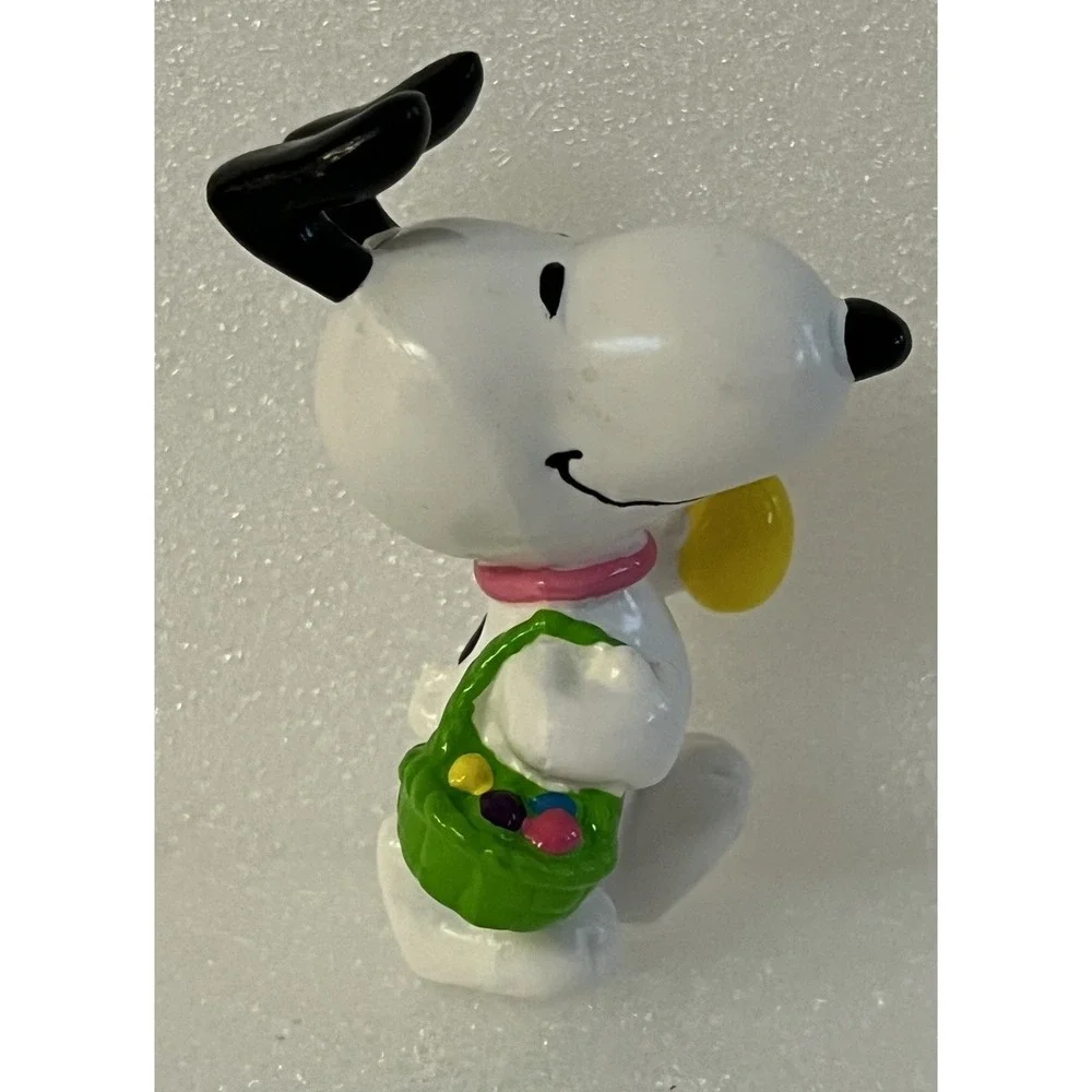Peanuts 1994 Snoopy Easter‎ Basket & Egg Whitman's Collectible Figurine